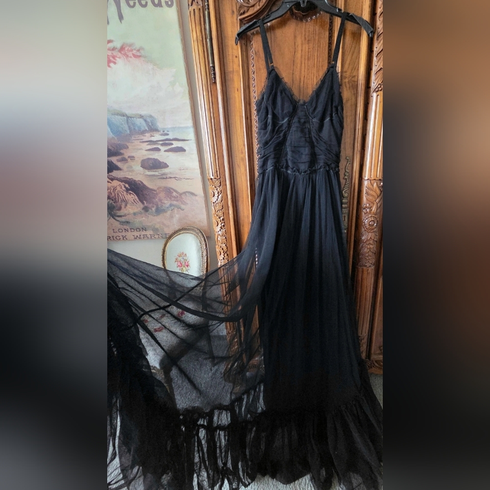 D&G Elegant Black Maxi Gown - Picture 2 of 8